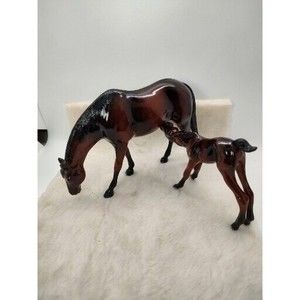 Vintage HARTLAND Plastic Grazing Mare & Nursing Foal Chesnutt & Black ve…